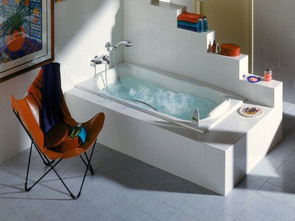 Ванна чугунная 170x85 Roca Akira 23257000R, с ножками и ручкой